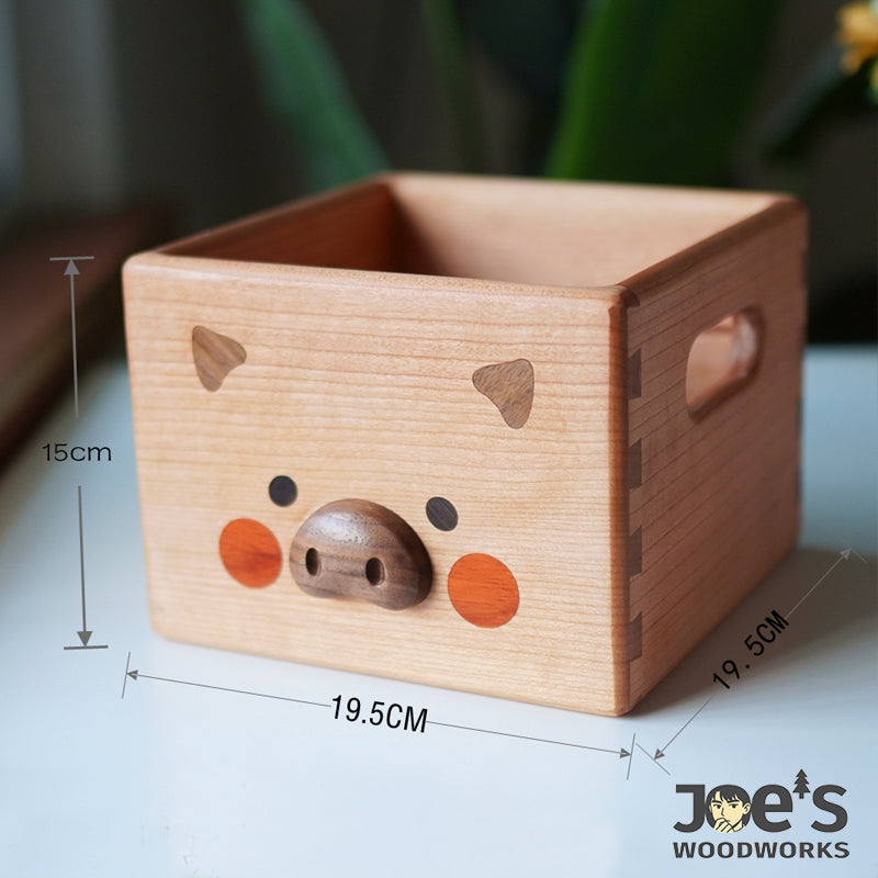 Dimensions overlay on the piglet storage box: 19.5 x 19.5 x 15cm