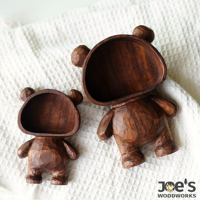 Two sizes of walnut bear coffee bean dishes placed on a white cloth