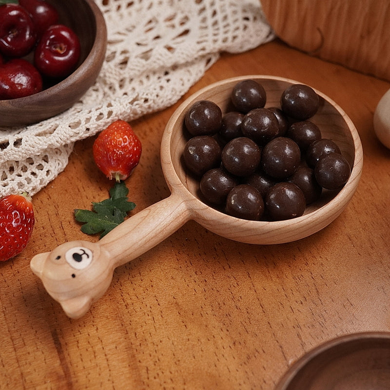 Maple wooden Bubu Bear bowl with chocolate snacks
5	pipimu-bubu-bear-walnut-bowl-top-view.jpg