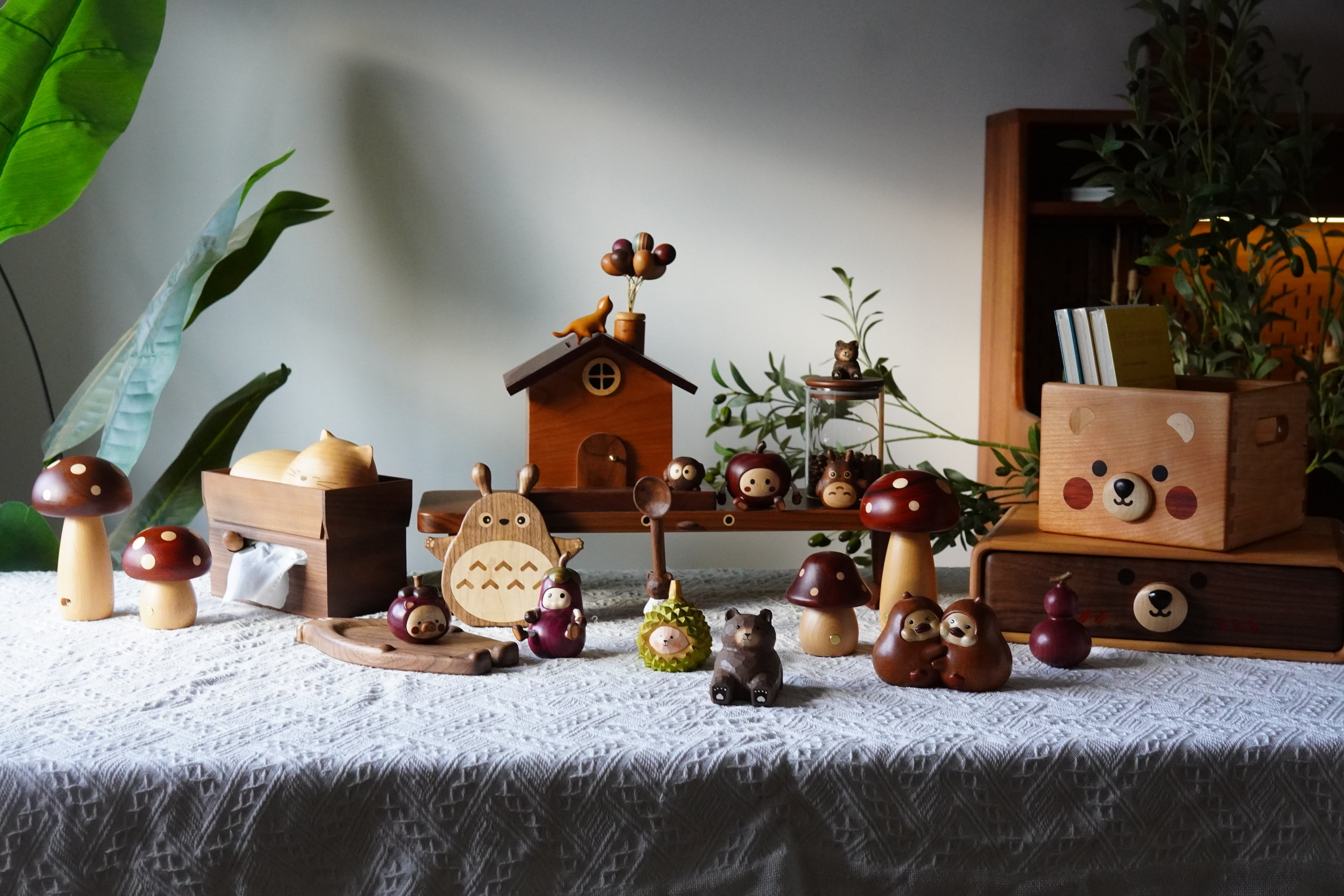 Pipimu handmade wooden decor collection – natural wood gifts, figurines, and mini furniture