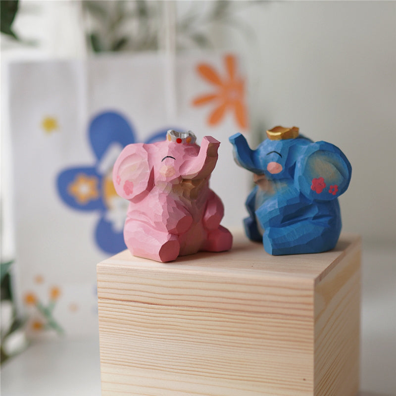 Hand-painted detail of Pipimu Woodland Family Ella & Enzo elephant couple