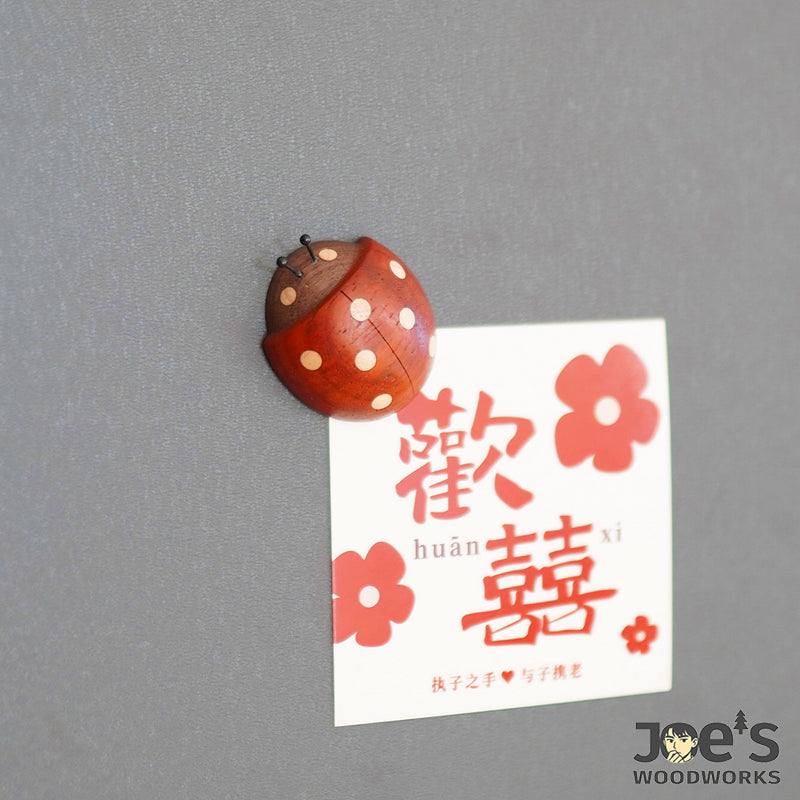 Red ladybug fridge magnet holding note card with Chinese wedding character