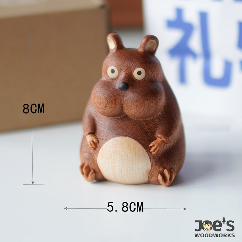 Wooden chipmunk size image showing 8cm height and 5.8cm width.