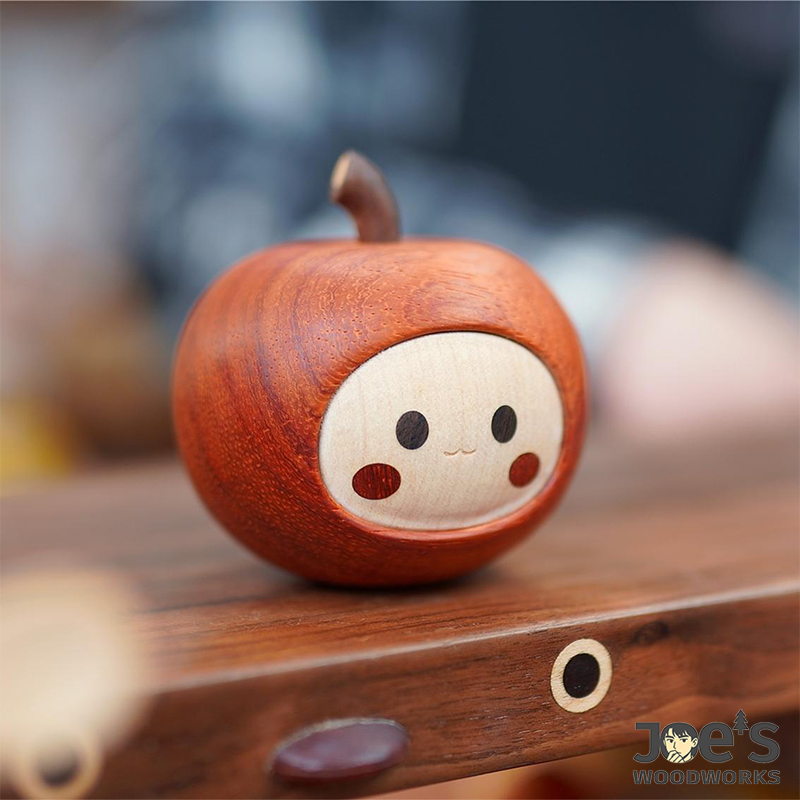 Pipimu Appi Apple hand-carved wooden figurine – main view