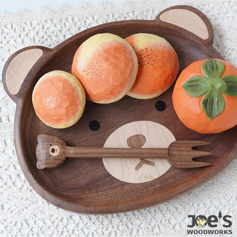 Cute wooden bear snack tray with carved fork and fruit – Pipimu