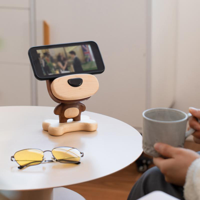 Pipimu wooden dog phone stand holding smartphone on desk