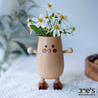 Cute wooden chick vase with white daisies for spring home decor – Joe’s Woodworks